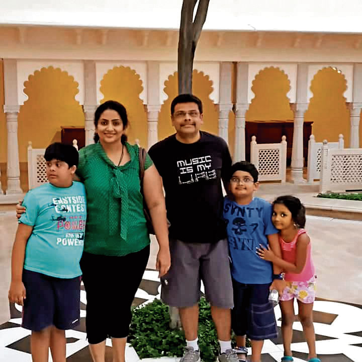 Family photo of Sahana with her husband Ganesh and children Raghavendra, Siddharth and Sakshi.
