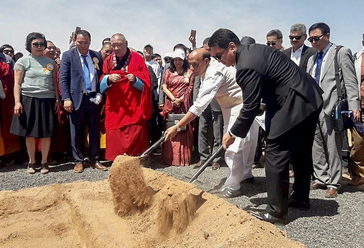 Union Home Minister Rajnath Singh with Mongolian Prime Minister Ukhnaagin Khurelsukh at the Ground Breaking ceremony for an oil refinery, at Stantsiin Hooloi in Altanshiree Soum, Mongolia on June 22, 2018. PIB/PTI