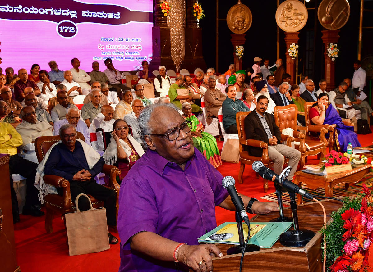 Prof CNR Rao speaks at an event organised by the Kannada and Culture Department at the Ravindra Kalakshetra on Saturday. DH Photo