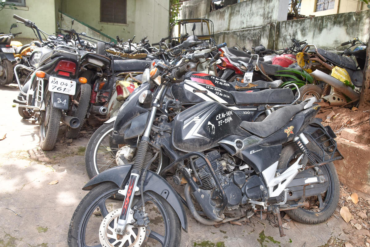 Bikes seen in Basavanagudi police station in Bengaluru on Saturday. DH Photo/S K Dinesh