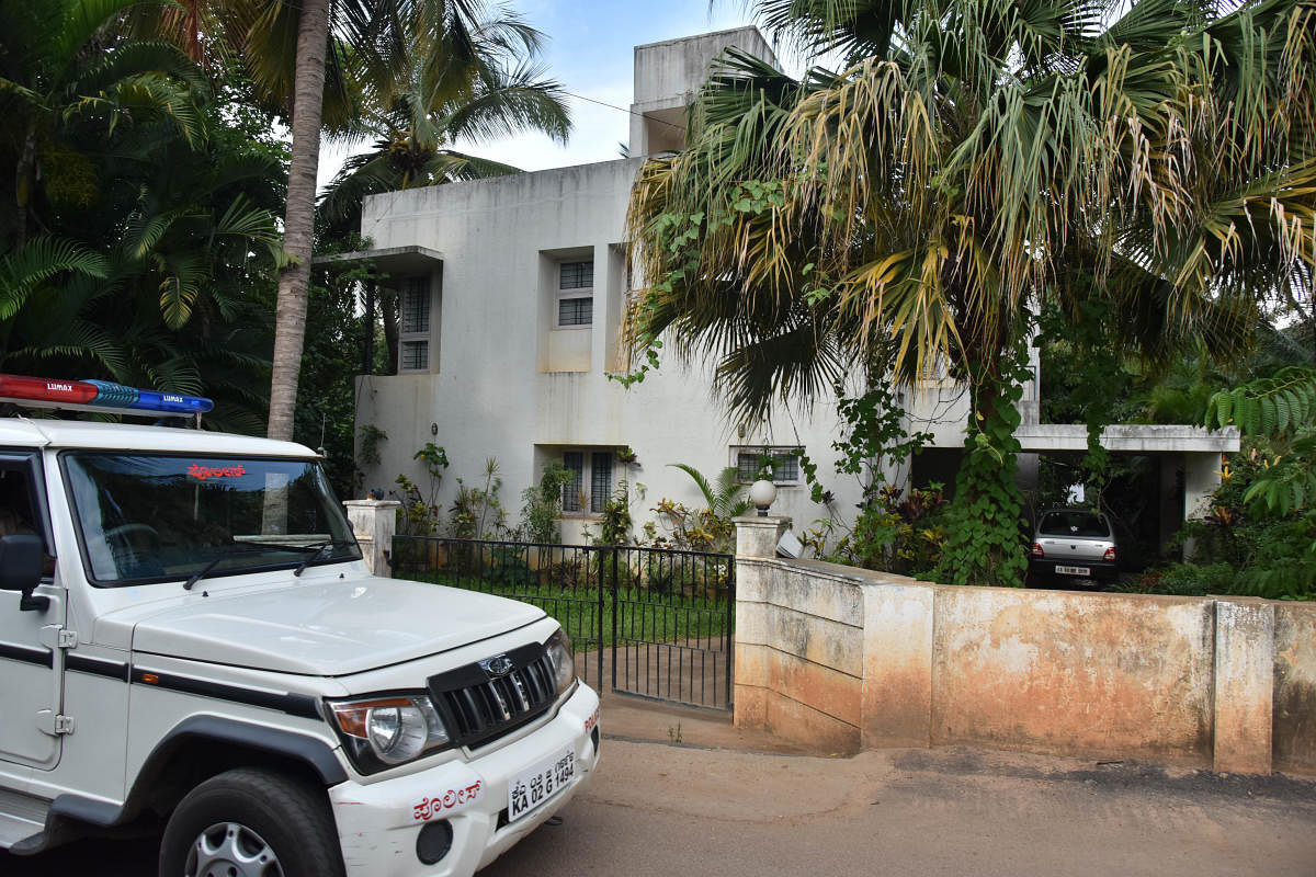Police patrol in front of the house of Ila Chandrasekhar. DH Photo by Janardhan B K