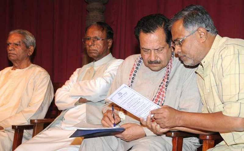 The ittar is named after Indresh Kumar (second to Right), a leader in the RSS. DH file photo.  