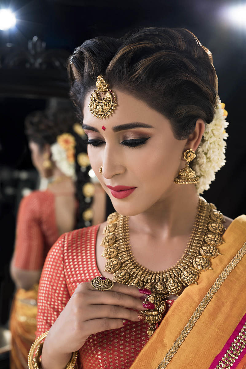 A traditional bride can add a little bit of shimmer to her make-up.