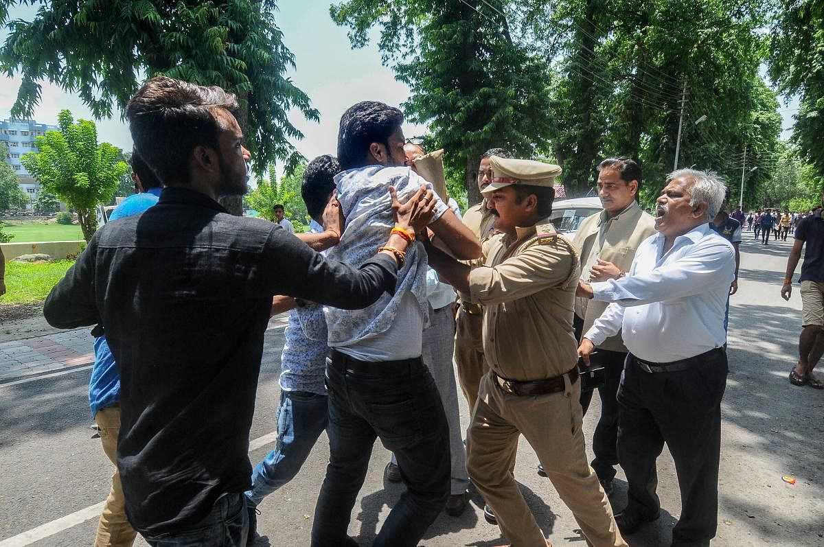 Lucknow: Protestors at Lucknow University being detained by police as Vice Chancellor SP Singh (R) looks on, in Lucknow on Wednesday, July 04, 2018. (PTI Photo/Nand Kumar)