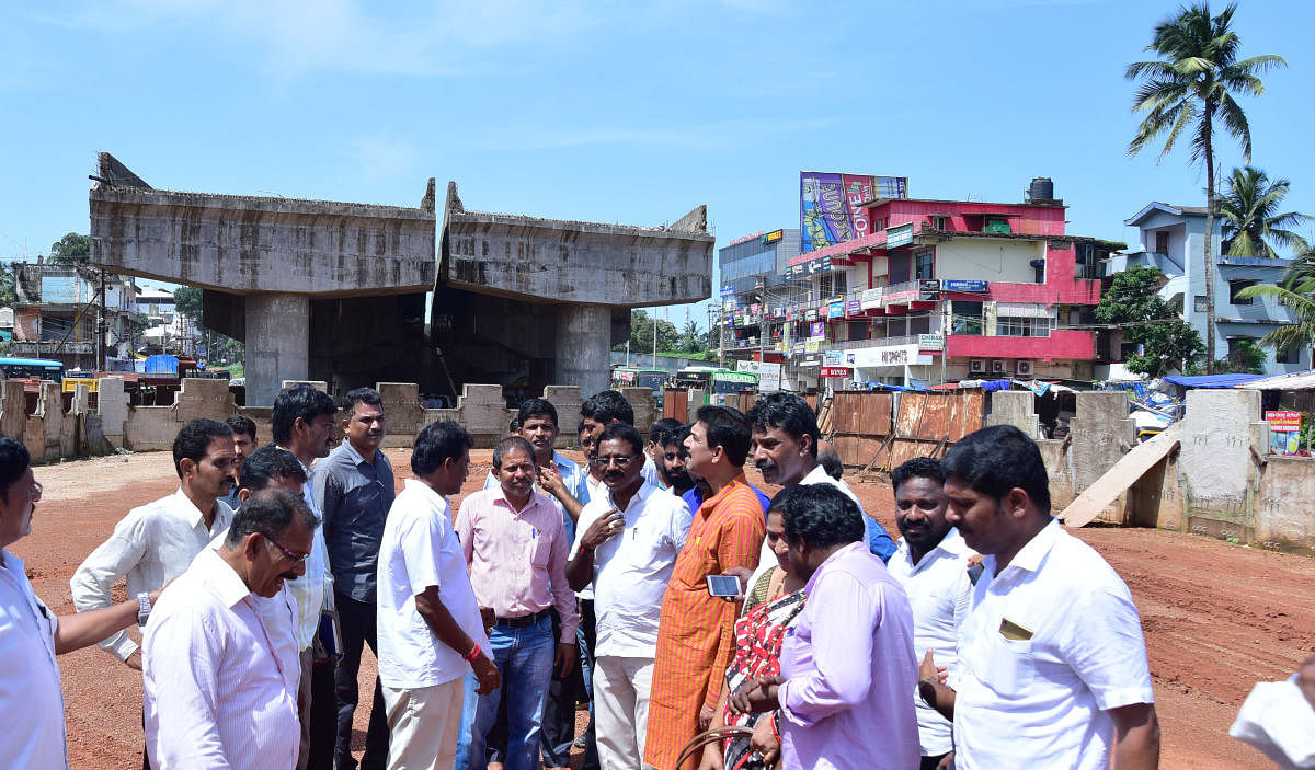 MP Nalin Kumar Kateel reviews the work of Thokkottu flyover near Mangaluru and inspects the condition of the service road on Thursday. DH Photo