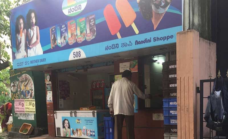 Making use of the milk retailing units under the brand ‘Nandini’, the government has announced to sell edible oil sourced directly from small and marginal farmers. Image for representation Source: Twitter@Gunmaster_G9