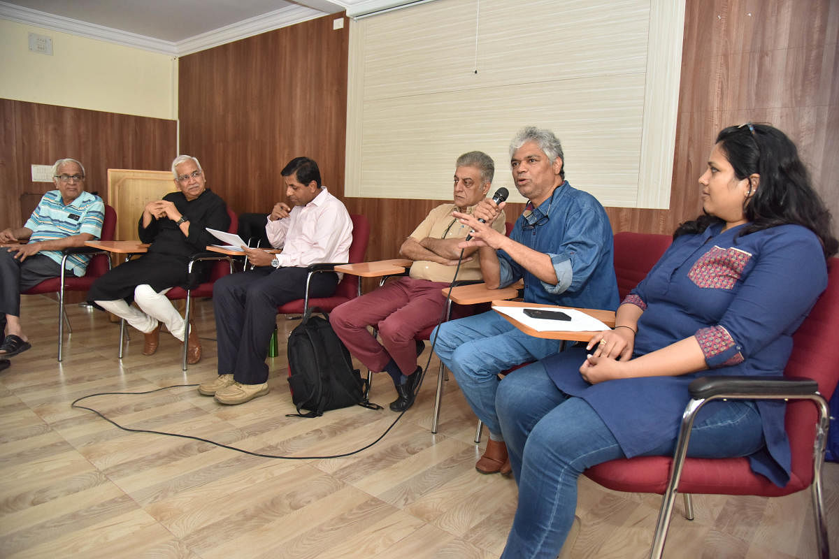 (From left) Member of Citizens’ Action Forum N S Mukunda, urbanist V Ravichandar, IISc professor Ashish Verma, architect Naresh Narasimhan, theatre person Prakash Belawadi and urbanist Sonal Kulkarni at a discussion on ‘Pod taxis – Boon or Bane?’ at the St Joseph’s College of Commerce organised by Citizens for Bengaluru (CFB) on Saturday. DH Photo/B K Janardhan