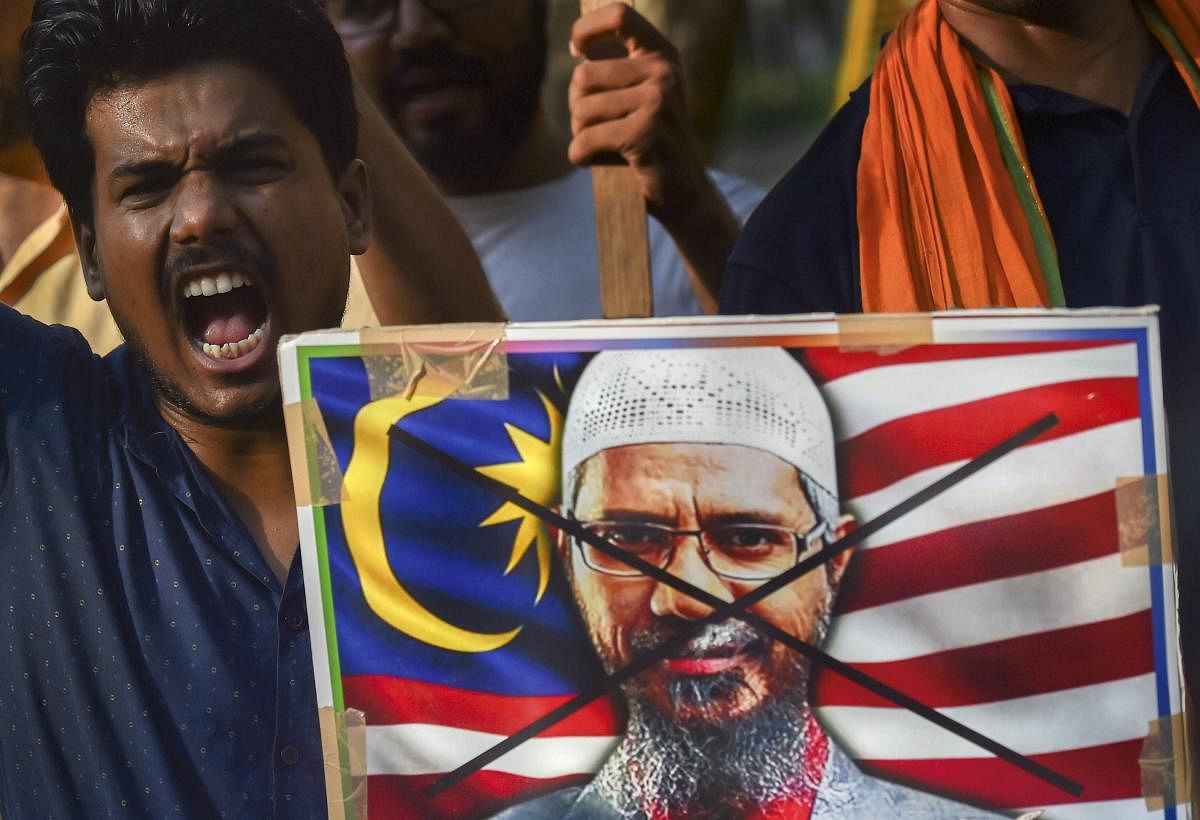 People protest against Malaysian Prime Minister Mahathir Mohamad who ruled out the deportation of the controversial Islamic preacher Zakir Naik to India if he does not create problems in Malaysia, where he has permanent residency status, in New Delhi on S