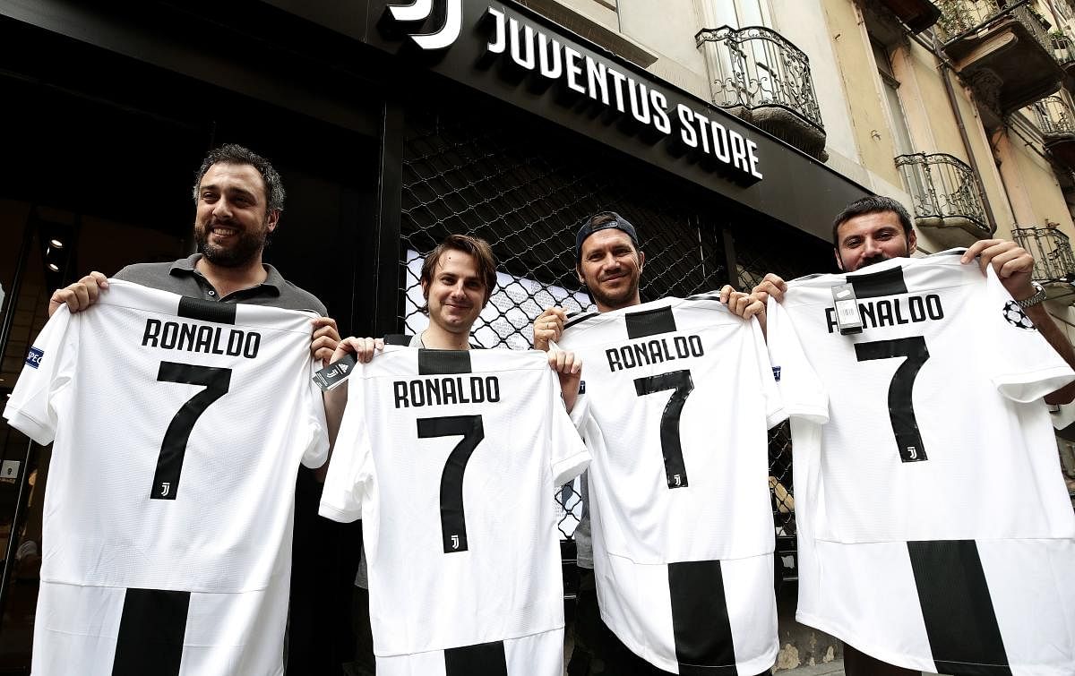 SELLING LIKE HOT CAKES: Juventus fans were quick to lap up the Cristiano Ronaldo jersey after the Portuguese superstar signed up for them. (AFP Photo)