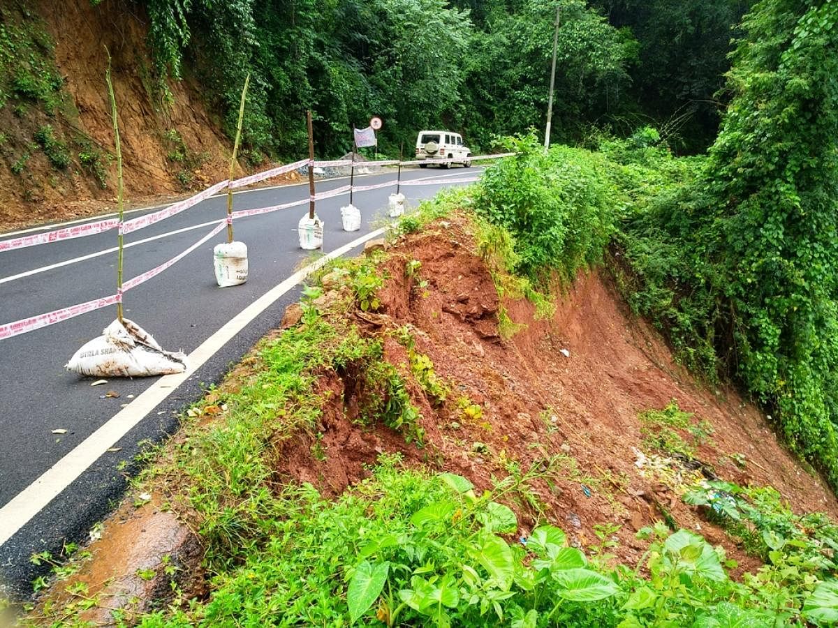 A portion of the Balehonnur-Jayapura State Highway caved in on Thursday night.