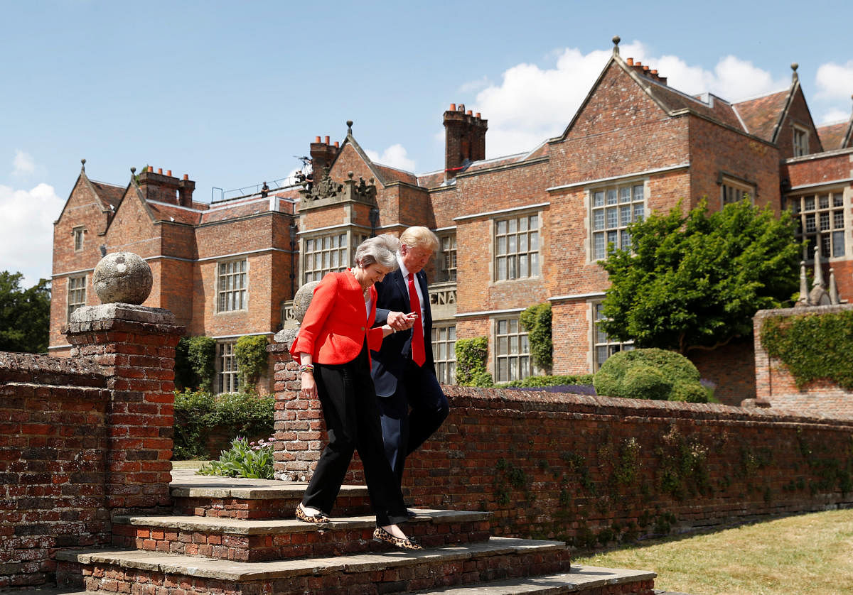 U.S. President Donald Trump and British Prime Minister Theresa May arrive for a press conference after their meeting at Chequers in Buckinghamshire, Britain July 13, 2018. (REUTERS/Kevin Lamarque)
