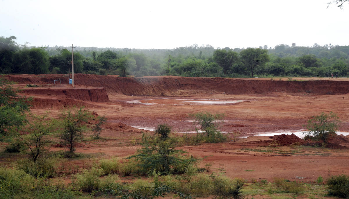 Soil mined from the bed of the Hessaraghatta Lake. DH Photo/Srikanta Sharma R.