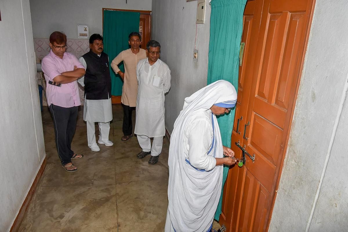 Jharkhand Vikash Morcha (JVM) President and former Chief Minister Babulal Marandi with former Jharkhand HRD minister Bandhu Tirkey talk to a nun during their visit to Mother Teresa's Missionaries of Charity after two nuns were arrested following charges a