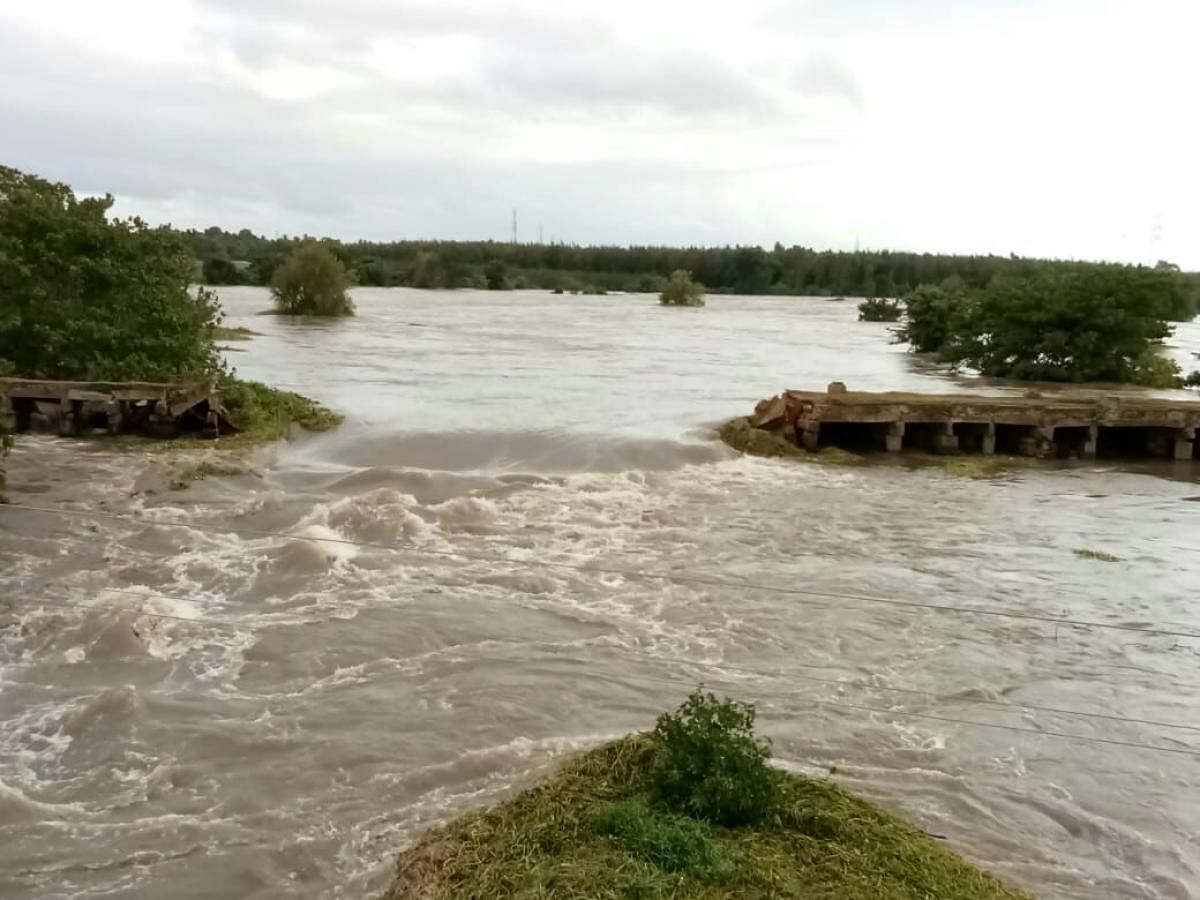 A portion of the 200-year-old Lushinton Bridge across the Cauvery in Kollegal taluk of Chamarajanagar district that was washed away on Monday. DH PHOTO