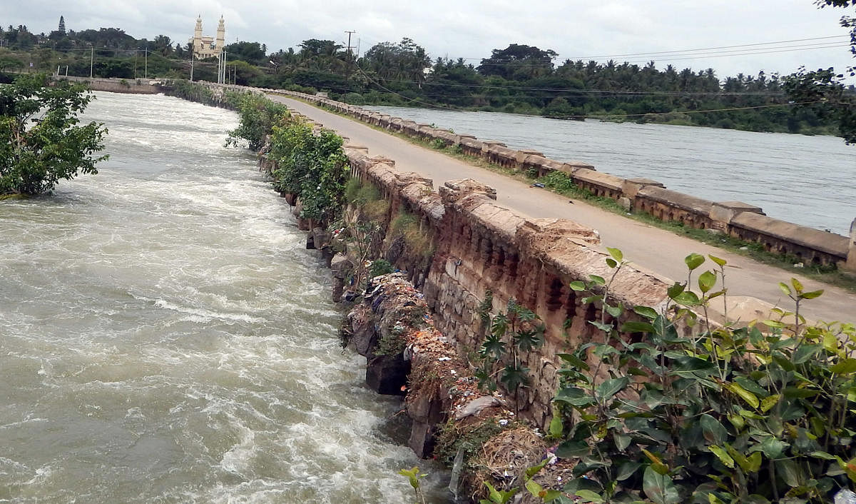 The 216-year-old Wellesley Bridge across the river Cauvery in Srirangapatna, Mandya district. DH PHOTO