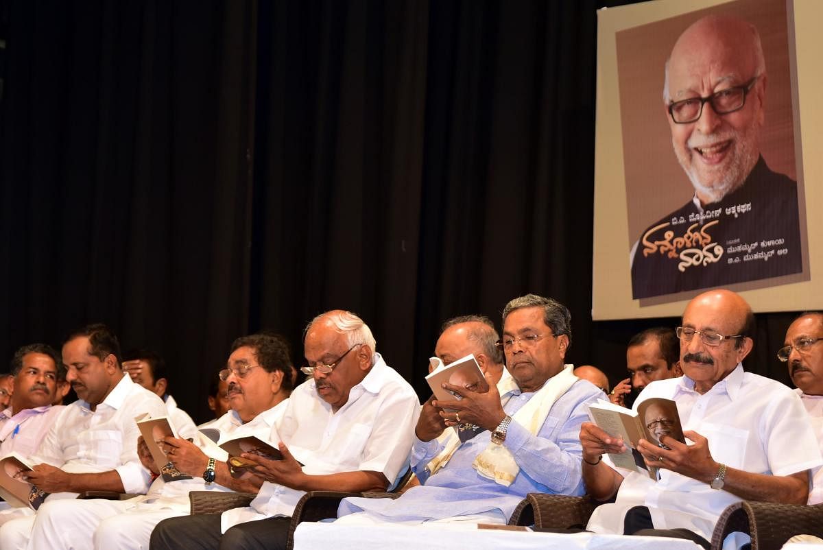 Urban Development Minister U T Khader, former minister B Ramanath Rai, Speaker K R Ramesh Kumar, Congress-JD(S) Coordination Committee Chairman Siddaramaiah and former minister M C Nanaiah at the release of ‘Nannolagina Nanu’, the autobiography of former minister late B A Moideen on Friday. DH photo