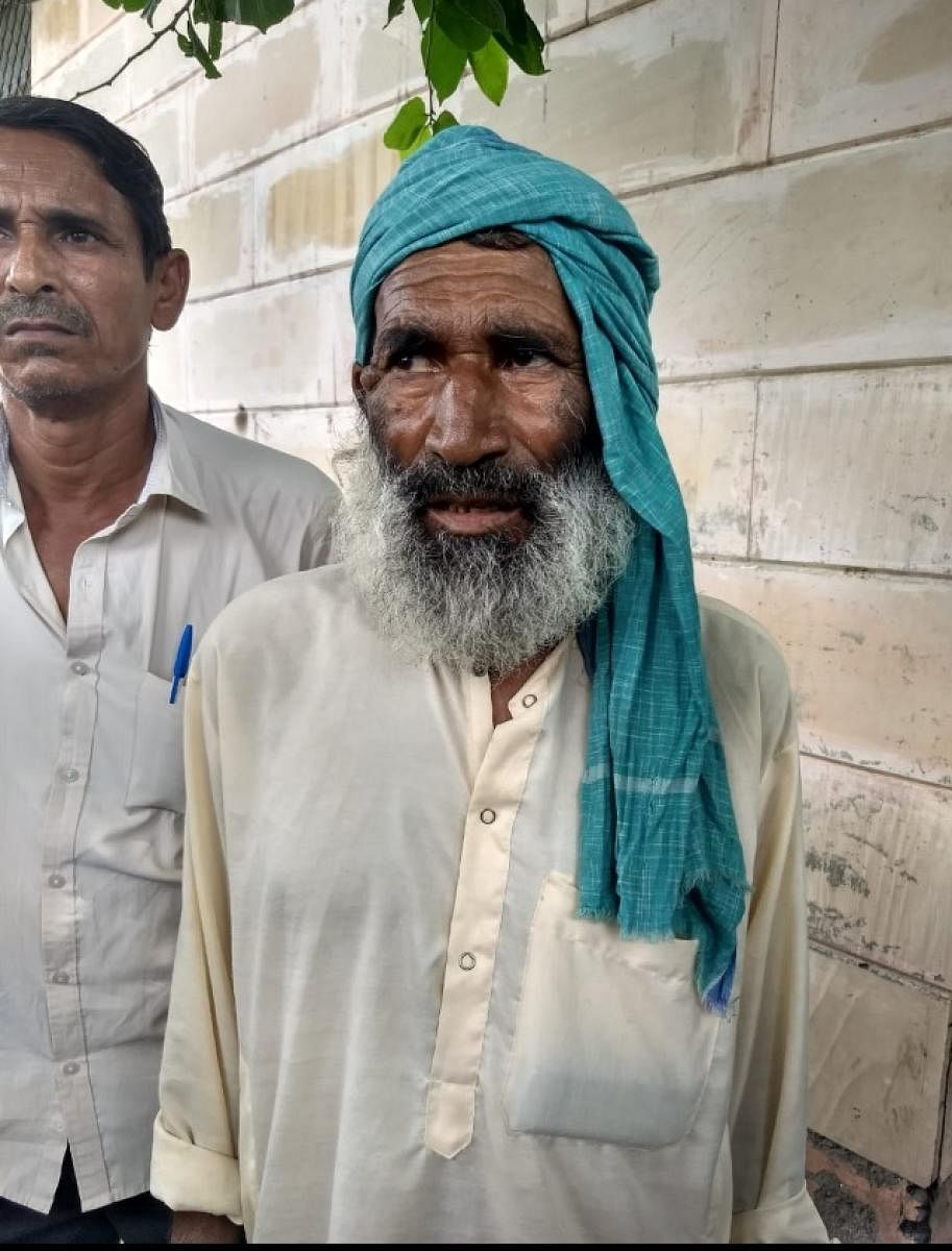We own four cows and literally pray to them", said a teary-eyed Sulaiman Khan, father of 31-year-old Akbar Khan, who was lynched by a mob in Alwar district's Ramgarh late on Friday night on suspicion of cow smuggling. (DH Photo)
