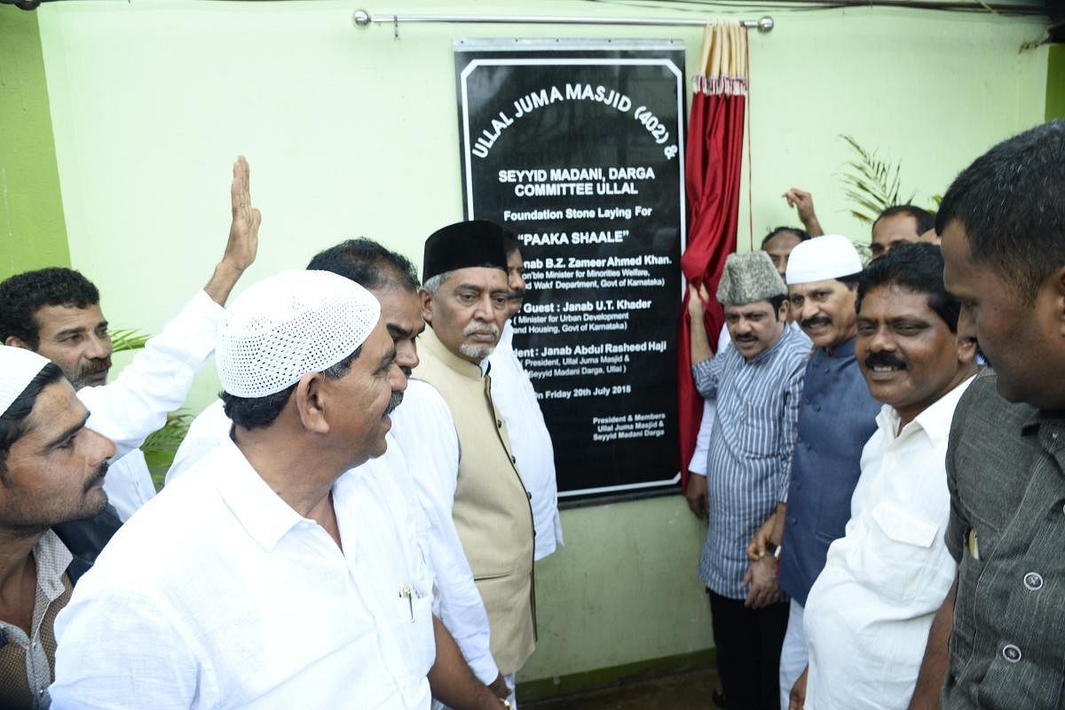 Minister for Food and Civil Supplies and Wakf Zameer Ahmed unveils the plaque to mark the laying of the foundation stone for the kitchen at Ullal Dargah on Friday.