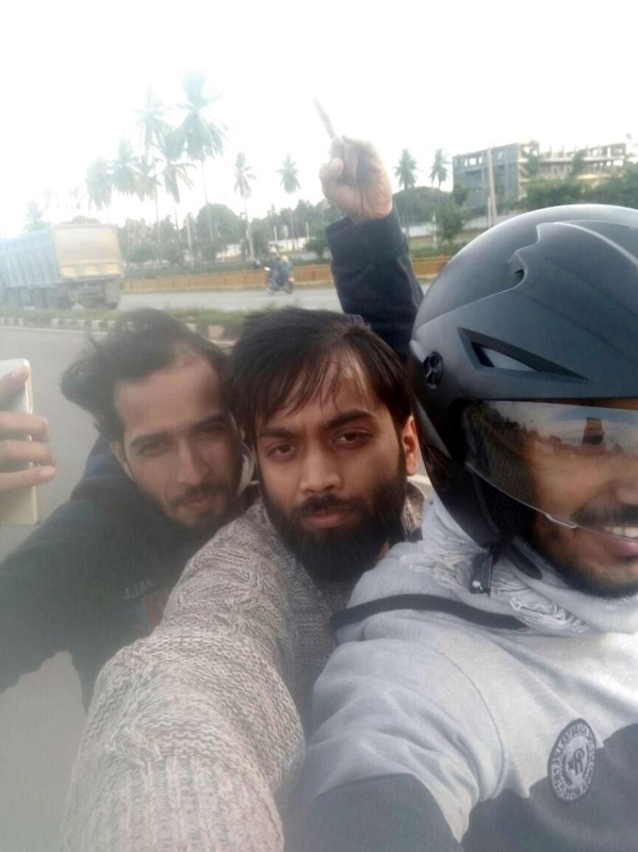 A selfie of Sahan (wearing helmet), his friends Pankaj Kumar, Sourav clicked before the accident.