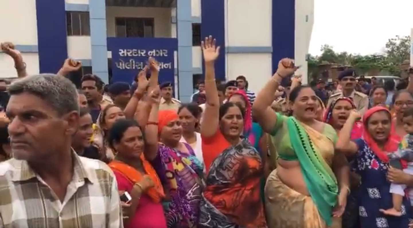Activists and locals gathered outside the Sardarnagar Police Station on Friday, where some locals have been detained, and threatened to initiate legal action against the police over its brutal use of force. Screengrab