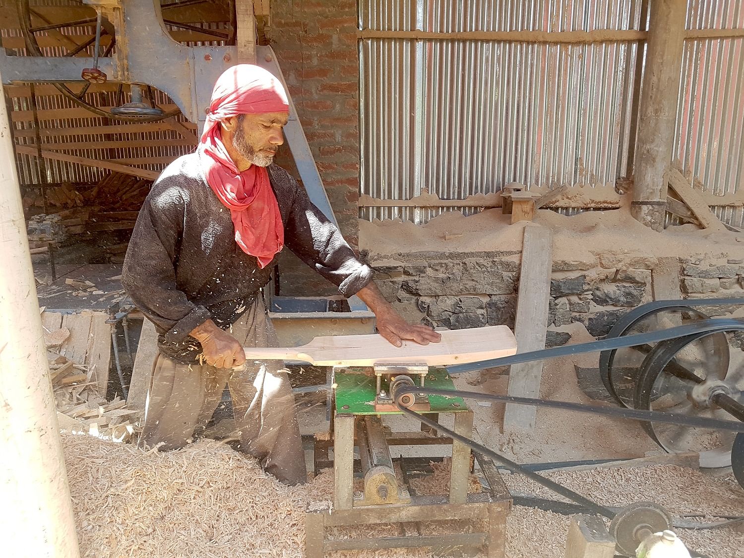 Cricket-bat making in Sangam, Kashmir. Photo by author