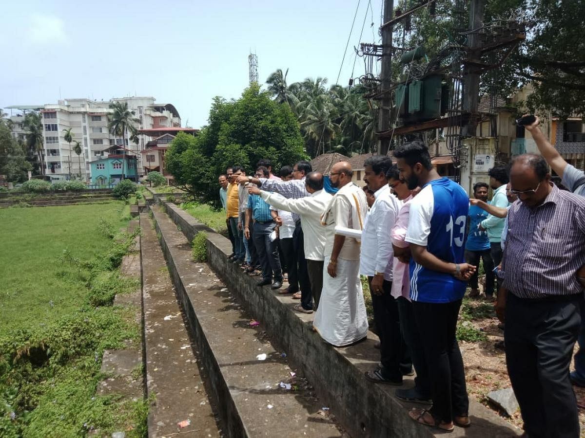 Mangaluru City South MLA D Vedavyas Kamath inspects Gujjarakere along with officials and corporators.