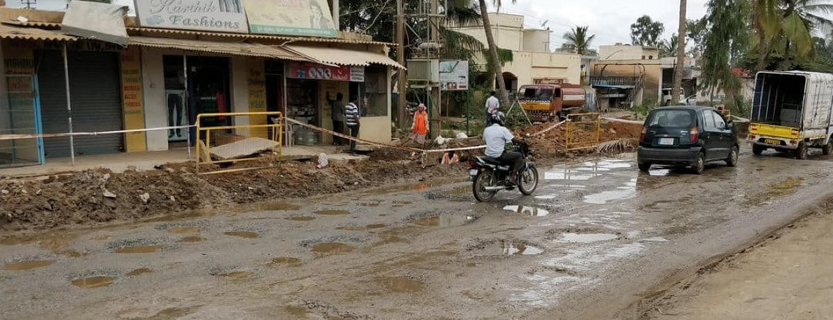 The road that links Channasandra and Thirumalashettyhalli remains in a pathetic condition despite repeated protests.