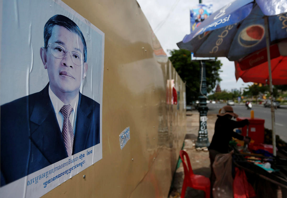 A poster of Cambodia's Prime Minister and Cambodian People's Party (CPP) President Hun Sen is seen along a street in Phnom Penh, Cambodia, July 30, 2018. (REUTERS/Samrang Pring)