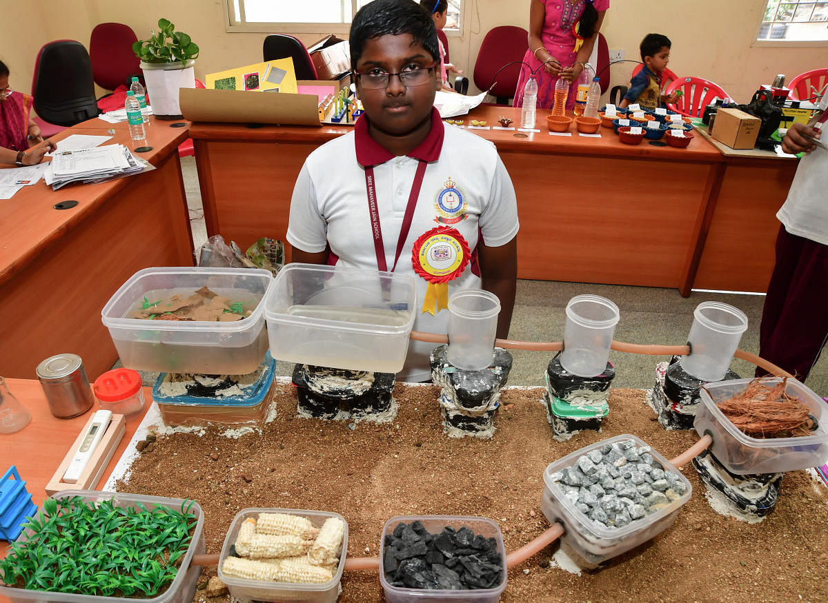 Shivashankar displays his innovation that is aimed to purify polluted lakes. DH PHOTO/ANAND BAKSHI