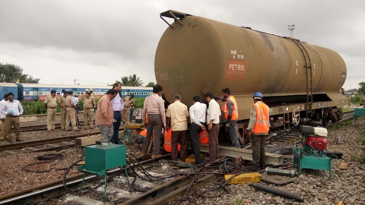 Four wagons derailed on the main track which connects Hubballi to Gadag. (DH Photo)