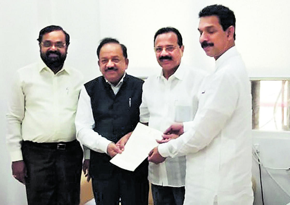 Union Minister for Statistics and Programme Implementation D V Sadananda Gowda submits a memorandum to Union Minister for Environment, Forest, Climate Change Dr Harsha Vardhan.