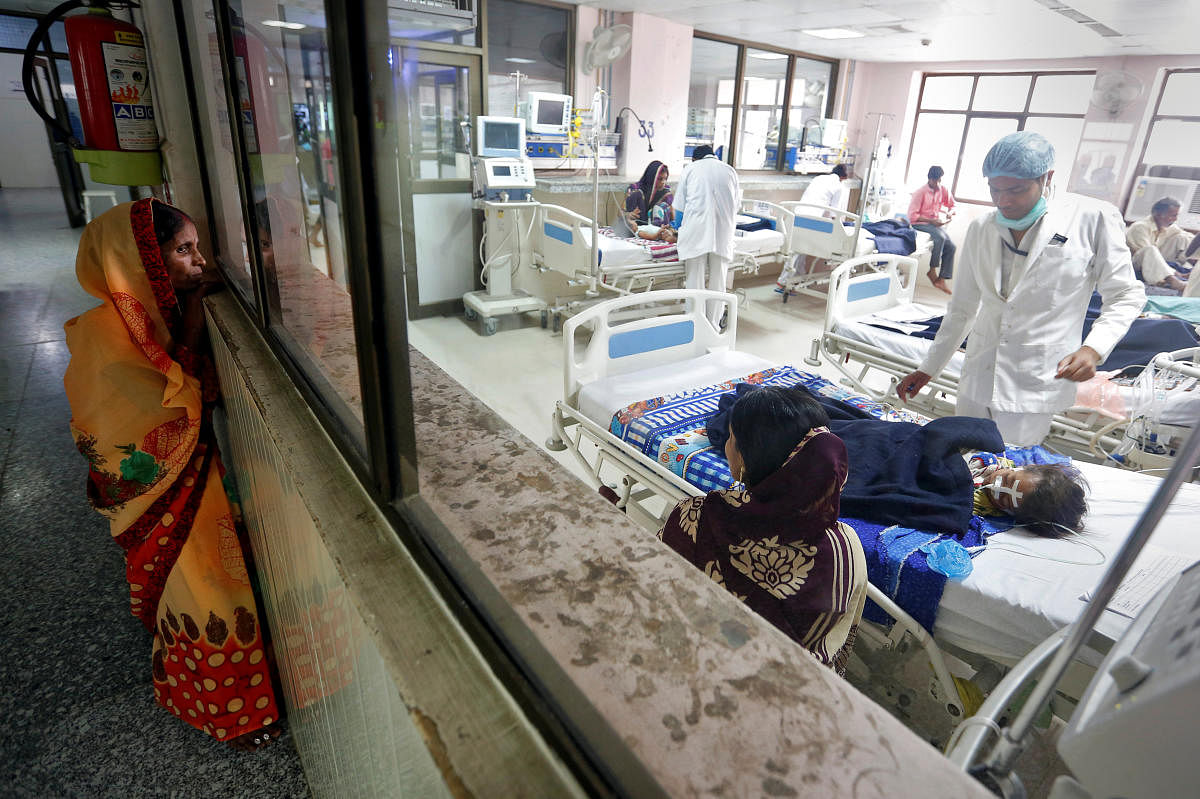 A woman looks into the intensive care unit (ICU) at the Baba Raghav Das hospital in the Gorakhpur district, India August 14, 2017. (REUTERS File Photo)