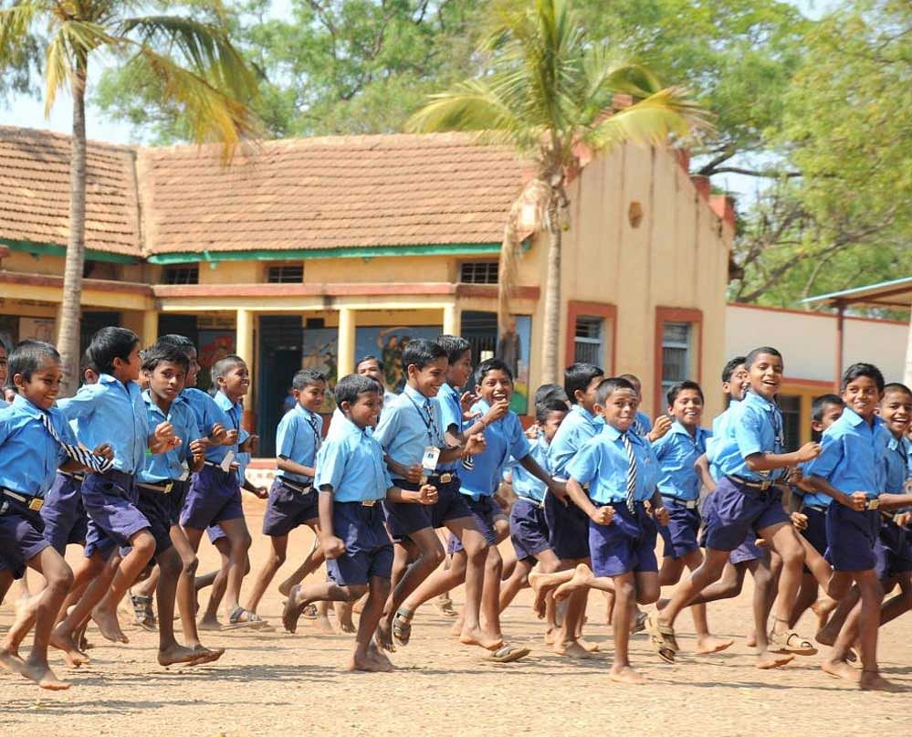 In Karnataka, over 14,000 teachers posts are lying vacant in elementary schools and over 4,000 posts in secondary schools. Uttar Pradesh and Bihar have the highest number of teachers vacancies at both elementary and secondary levels. DH file photo
