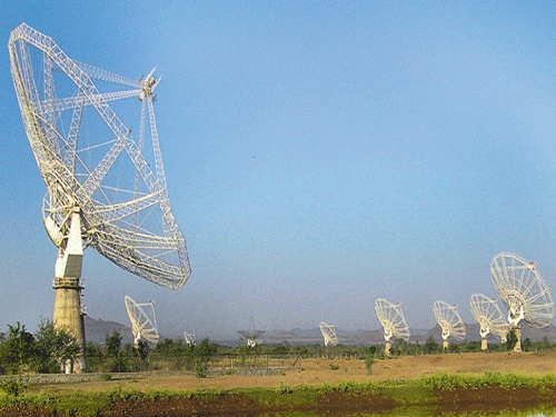 The GMRT near Narayangaon off Pune-Nashik highway allows observation of cosmic objects hidden deep in universe. 