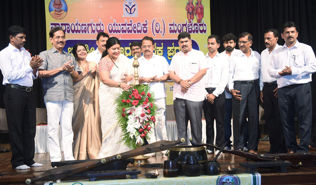 Minister for Women and Child Development, Kannada and Culture Jayamala inaugurates a programme organised by Narayana Guru Yuva Vedike in Mangaluru on Sunday.