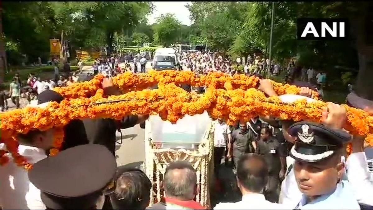 A huge crowd of people has joined the procession as the mortal remains of former Prime Minister Atal Bihari Vajpayee are being taken from his residence to the BJP Headquarters. (ANI/Twitter)
