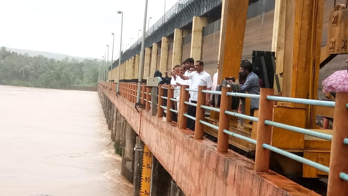Mangaluru Mayor Bhasker, Commissioner B Muhammed Nazir and others visited the Thumbe dam.