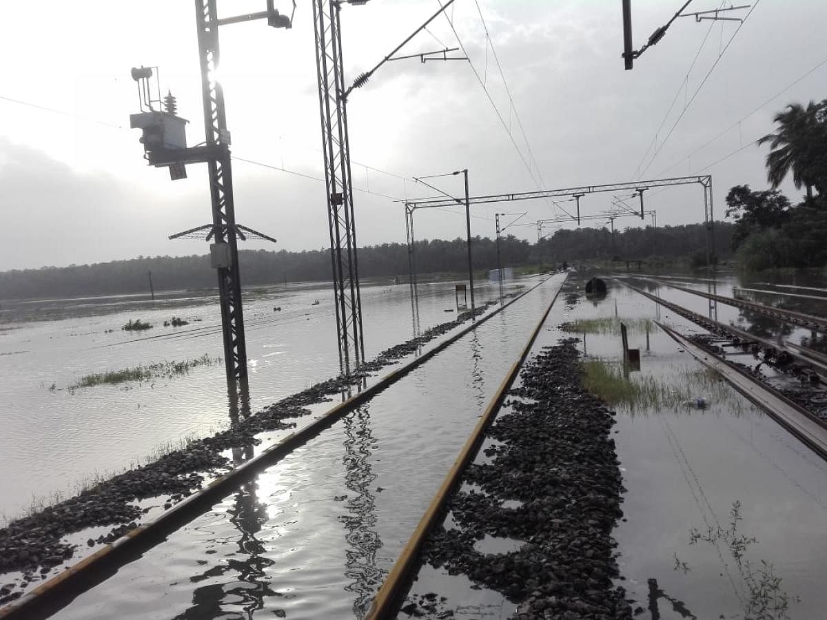 The rail track between Kuttipuram and Pallipuram is not operational (in Kozhikode - Shoranur section). Photo credit: Palakkad Railway Division.