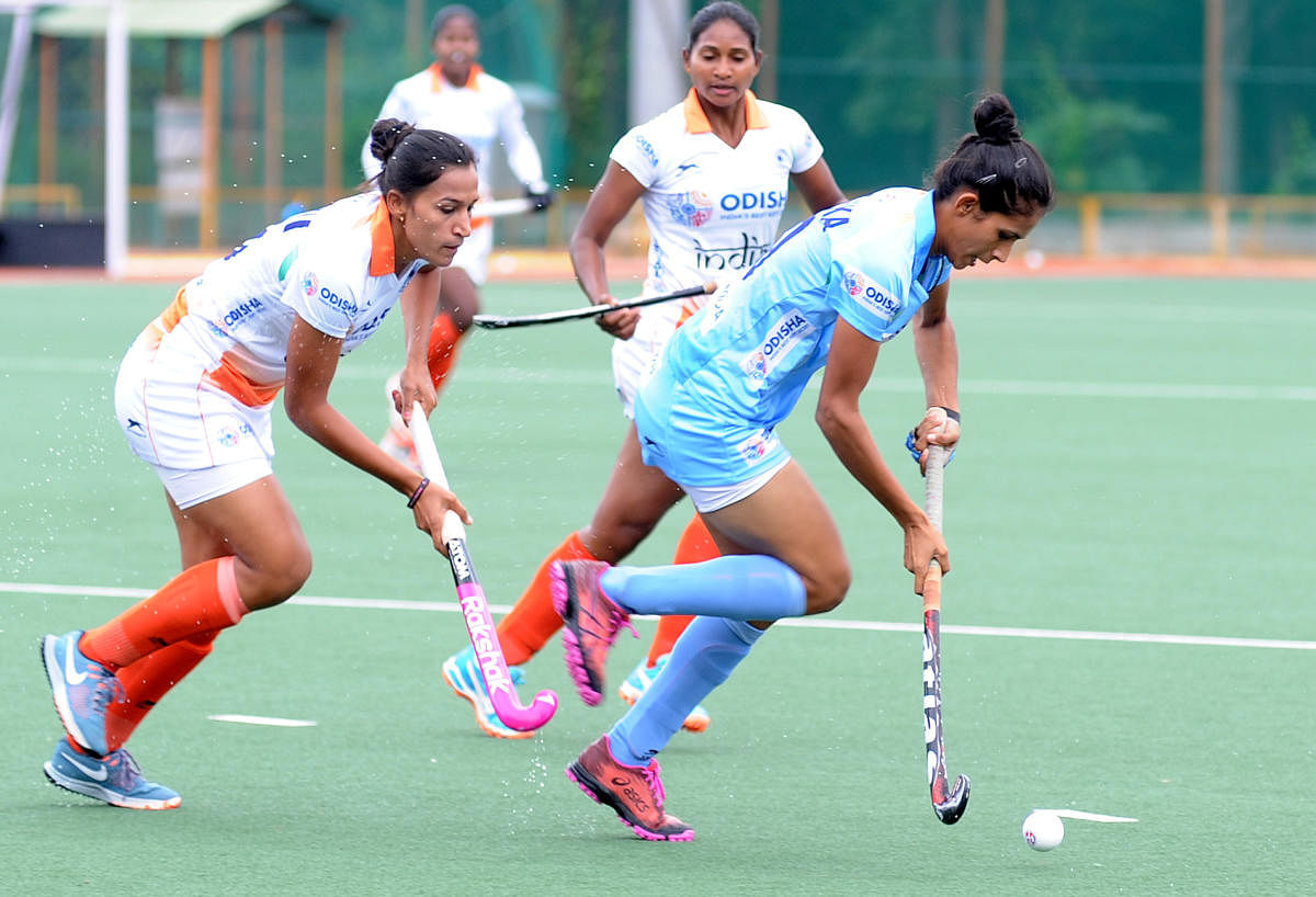 ndian women's team skipper Rani Rampal (left) will look to spur her side to a gold at the Asian Games. DH FILE PHOTO