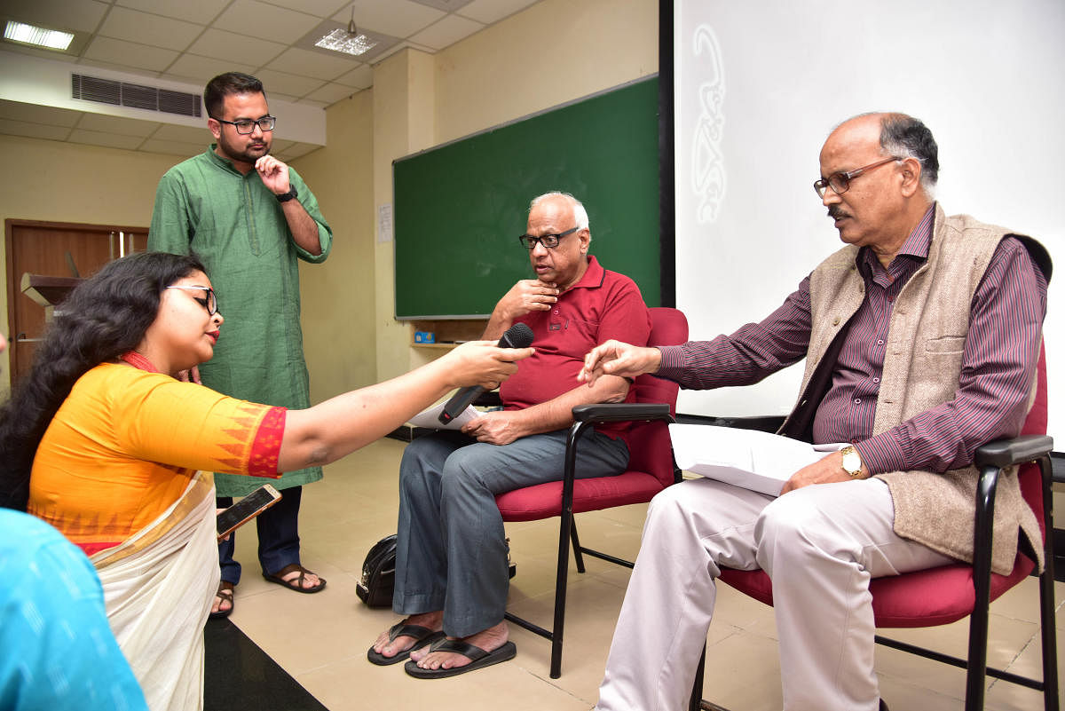 BIFFES artistic director N Vidyashankar (extreme right); film critic Manu Chakravarthy (second from right); and general secretary, Satyajit Ray Film Society, Madhushree Sengupta, during a discussion at IISc on Sunday. DH PHOTO/B H Shivakumar