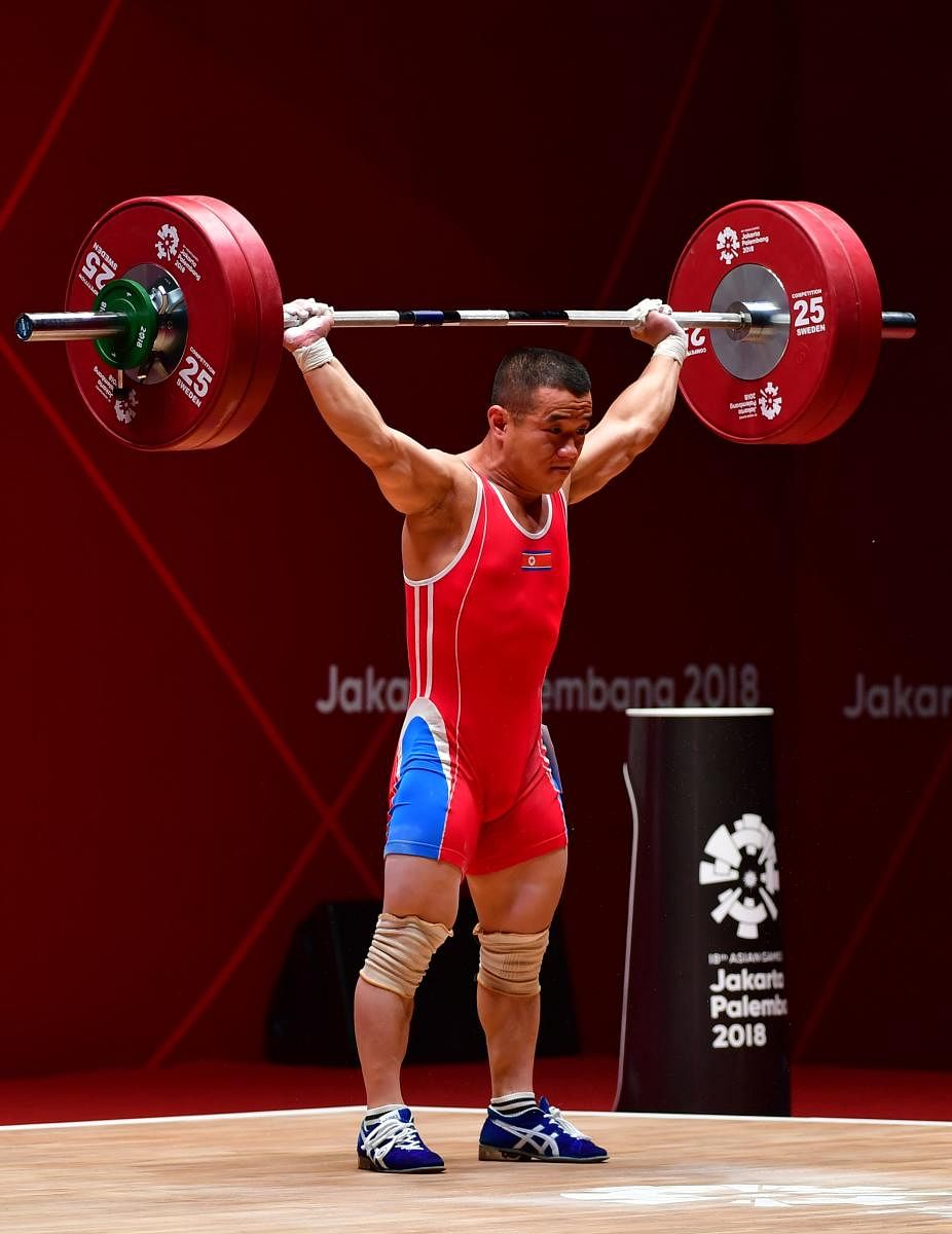 SIZE DOESN’T MATTER Om Yun Chol of North Korea won the gold in the men’s 56kg weightlifting event in Jakarta. AFP