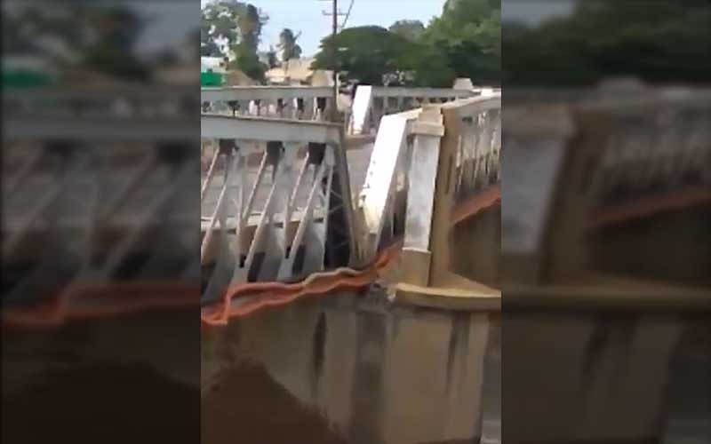 A portion of a 90-year-old steel bridge across Kollidam river that connects Srirangam with mainland Tiruchirapalli, which was abandoned in 2016, collapsed and washed away in the floods early Sunday. Picture courtesy Twitter