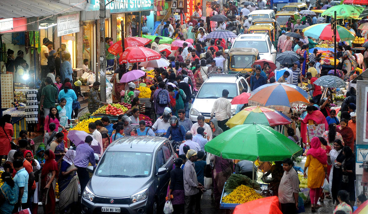 People gather in large numbers at Malleswaram on Thursday to purchase fruits and flowers on the eve of the Varamahalakshmi festival. Vehicular movement was exceptionally slow. DH PHOTO/Srikanta Sharma R
