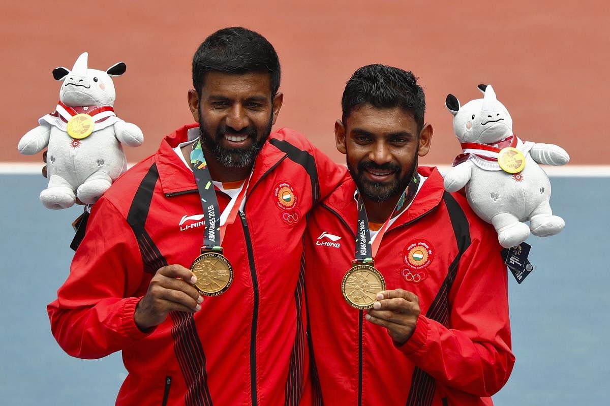 Gold medallists Rohan Manchanda Bopanna and Divij Sharan of India celebrate with their medals and plush mascots. REUTERS/Edgar Su.
