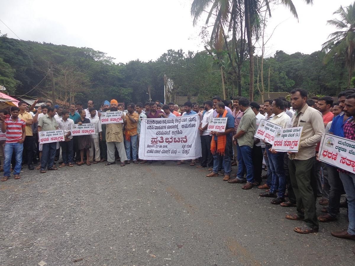 Villagers stage a protest demanding to allow light vehicles on Shiradi Ghat, at Gundya on Monday.