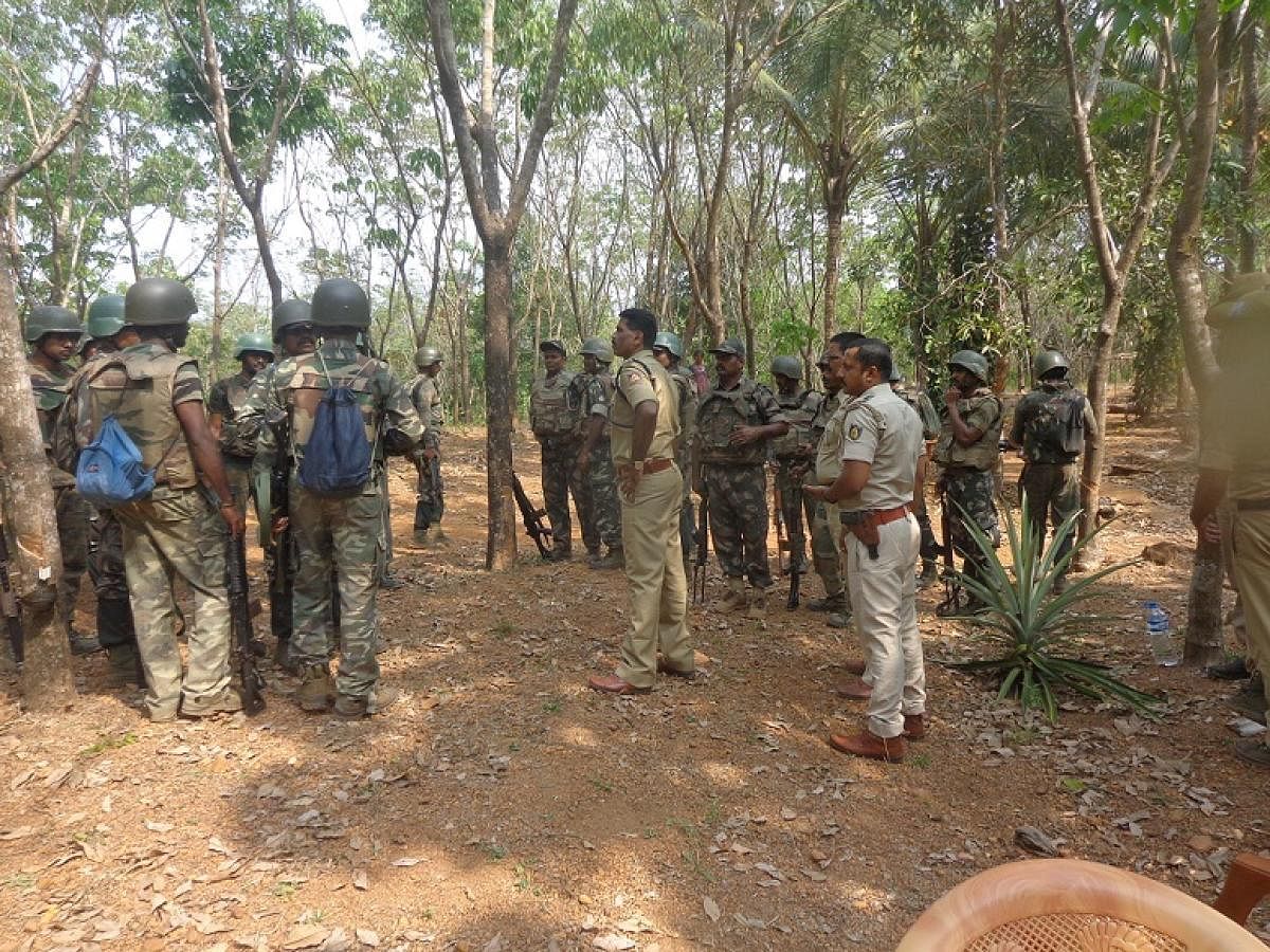 Four naxals, including a woman, were killed Sunday in an encounter with security forces in Chhattisgarh's Narayanpur district, around 350 kilometers from here, police said. DH file photo for representation