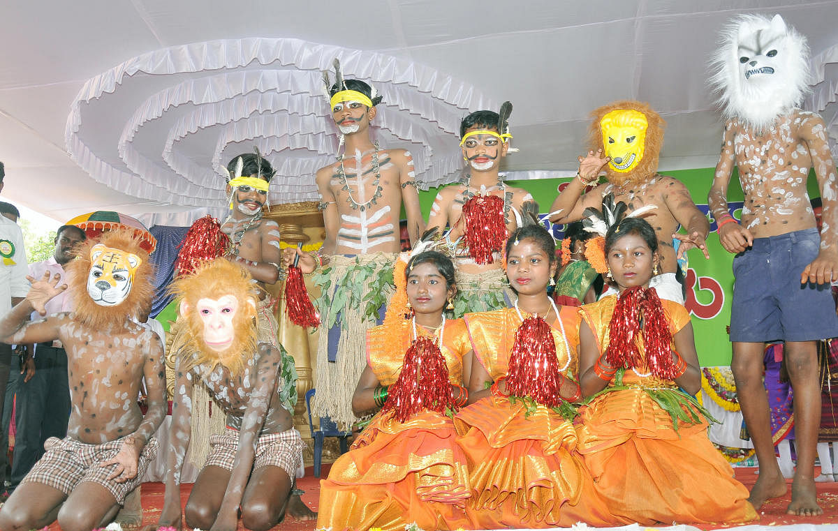 Children of tribal community perform during a programme to mark Gajapayana at Veeranahosahalli in Hunsur taluk, Mysuru district, on Sunday. DH PHOTO