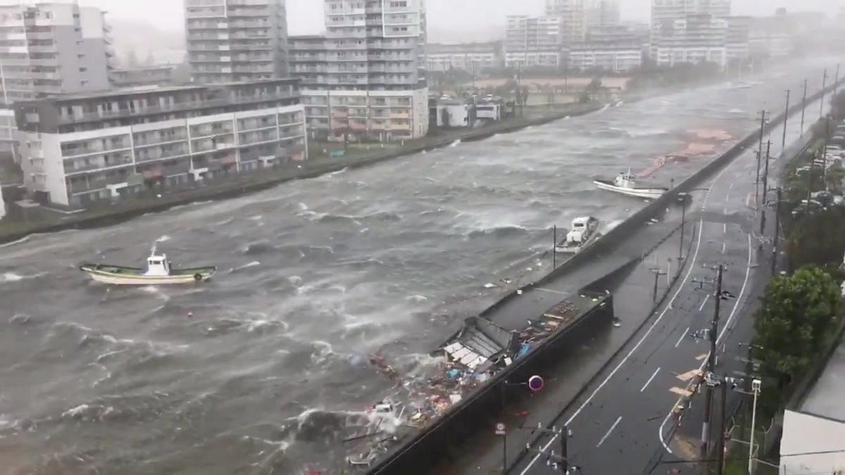 Boats float along with debris during Typhoon Jebi in Nishinomiya City, Hyogo Prefecture, Japan. (Reuters Photo)