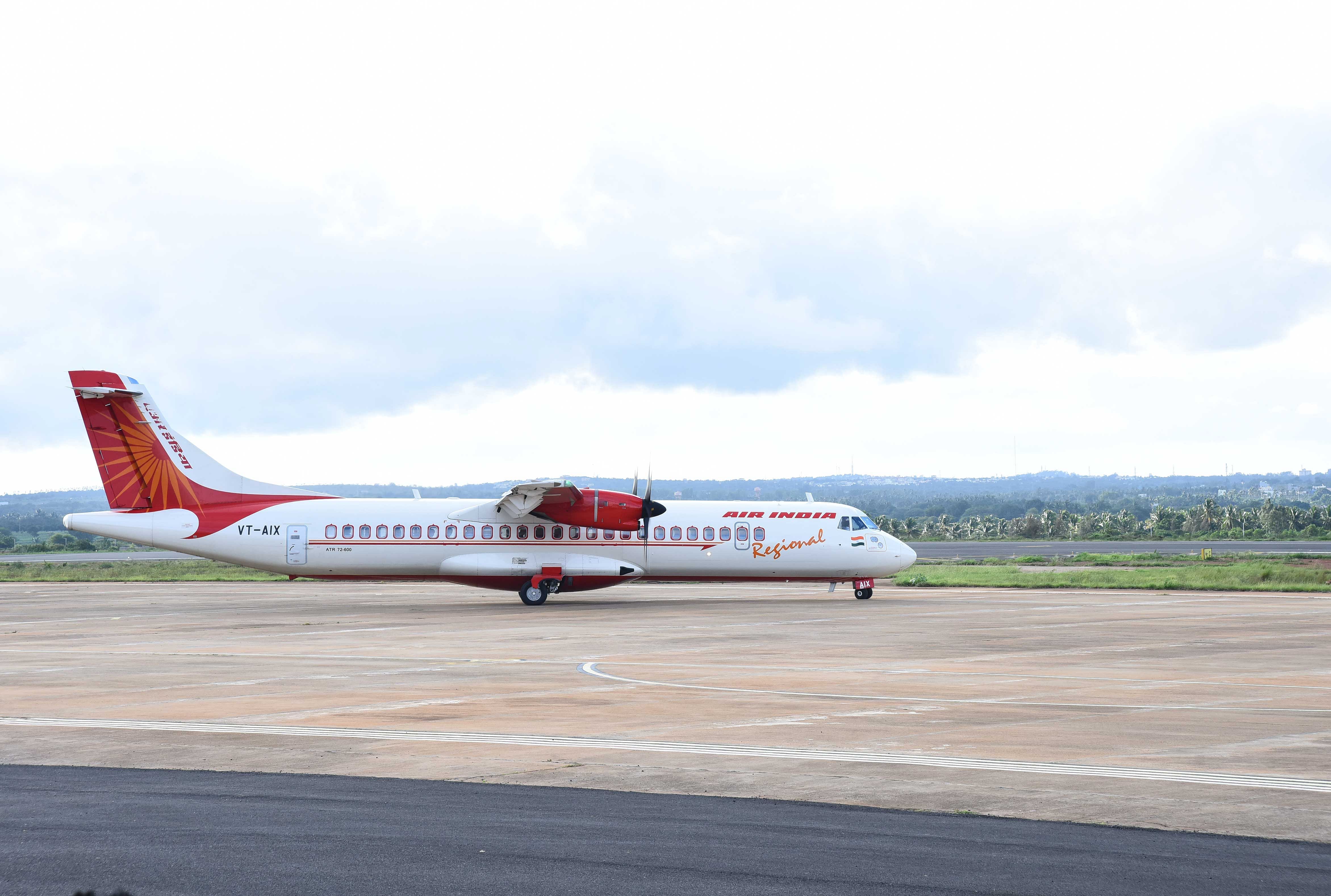 The Hubballi Airport is becoming busier and busier by every passing day, thanks to the Udan Project, as more than 45,000 people either arrived or departed from Hubballi airport in July month alone. DH photo