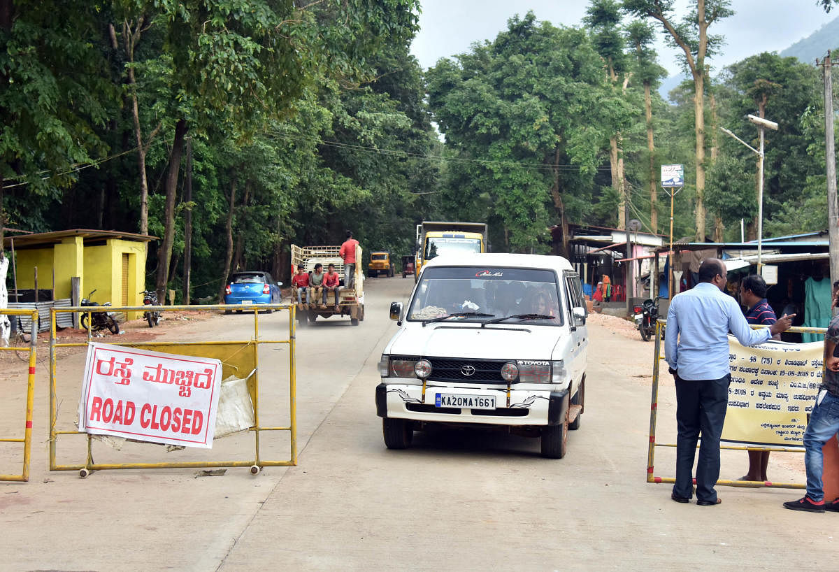 Light motor vehicles being allowed on Shiradi Ghat in Dakshina Kannada district on Wednesday.DH PHOTO / B K JANARDHAN 